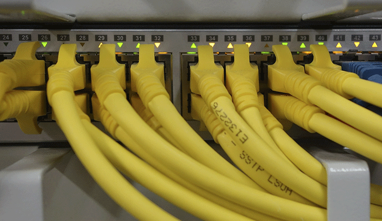 router con tante connessioni di rete