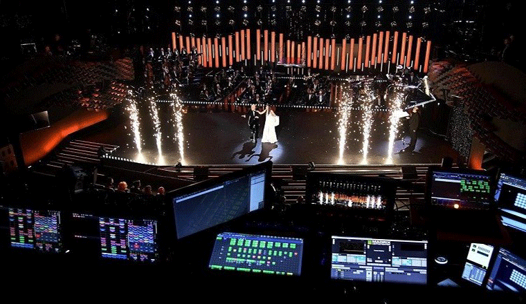 panoramica del palcoscenico del festival visto dalla postazione dei tecnici